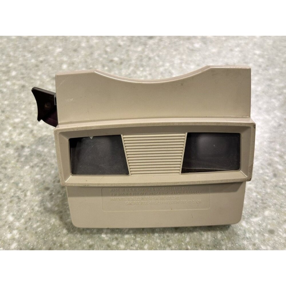Sawyers  model G View Master Tan Colored Viewer Black Knob Rudolph Christmas 50s